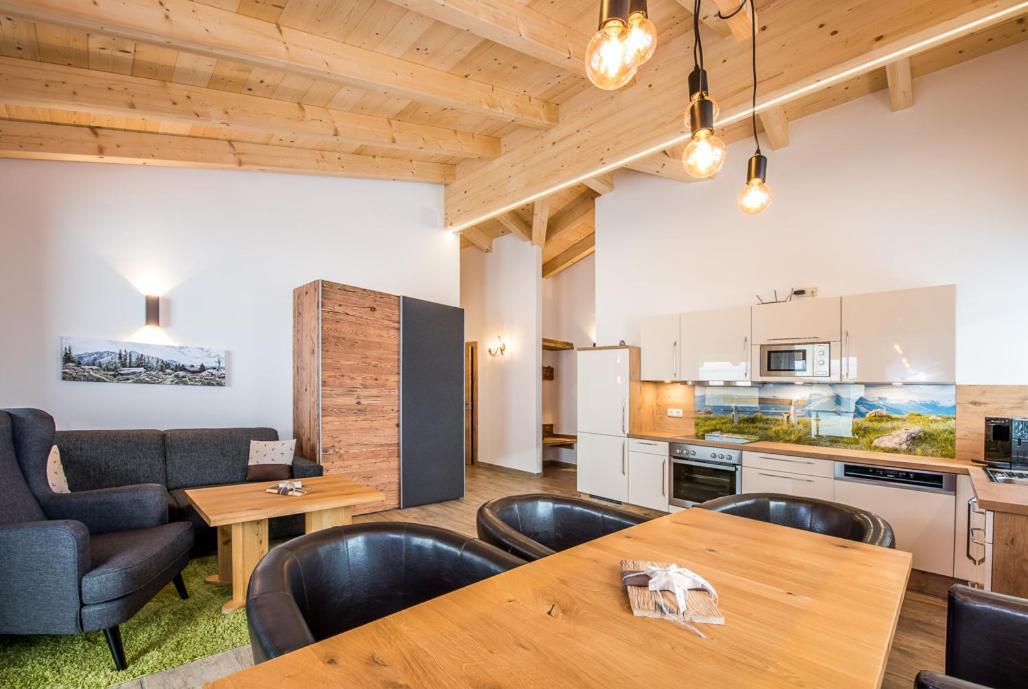 Stockis Mountaindestillerie - Appartements Leogang Exteriör bild