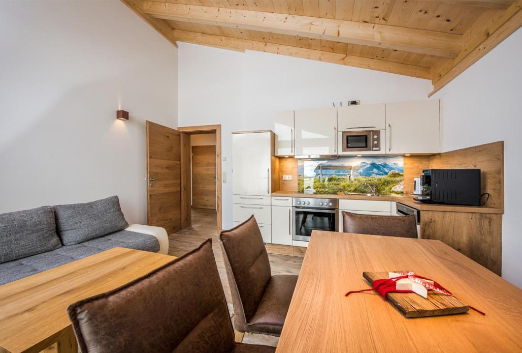 Stockis Mountaindestillerie - Appartements Leogang Exteriör bild