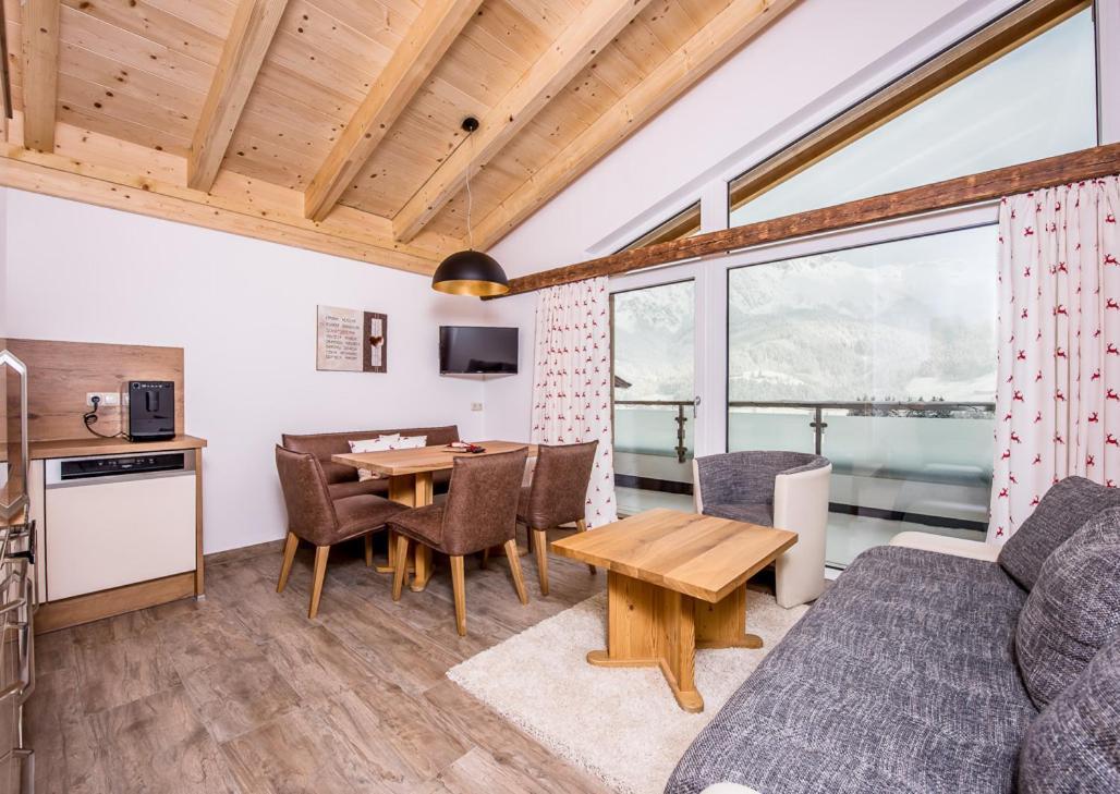 Stockis Mountaindestillerie - Appartements Leogang Exteriör bild