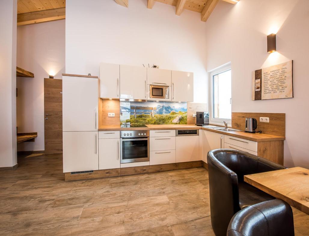 Stockis Mountaindestillerie - Appartements Leogang Exteriör bild